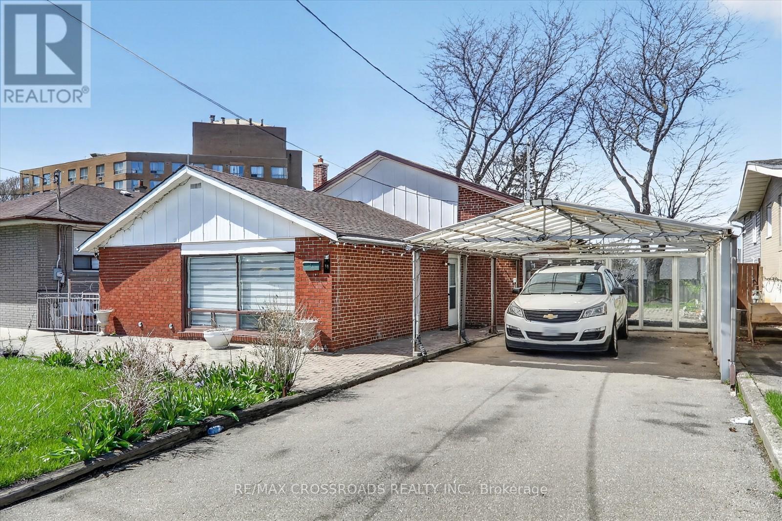 18 Demarco Boulevard, Toronto, Ontario  M6L 2W1 - Photo 8 - W13142980