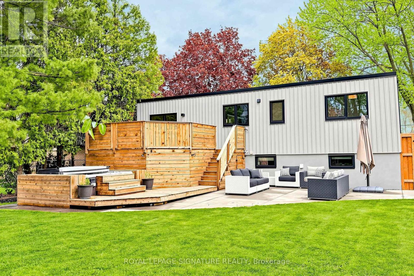 27 Fairwood Place E, Burlington, Ontario  L7T 2B7 - Photo 39 - W13143064