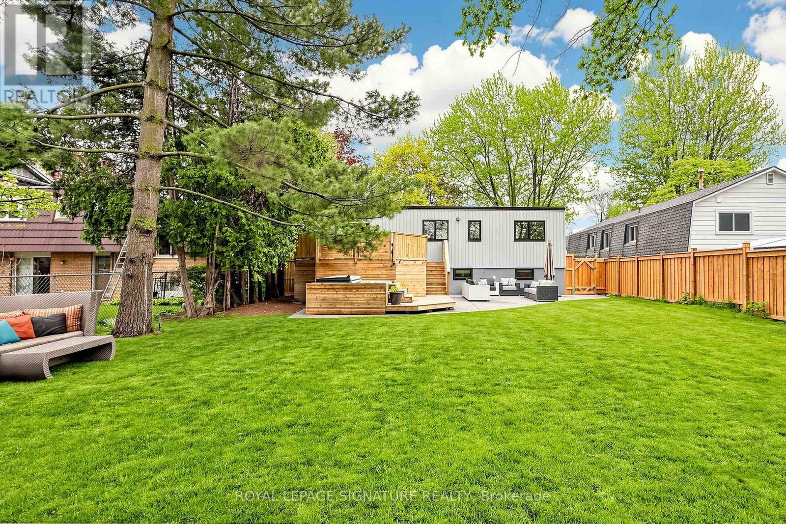 27 Fairwood Place E, Burlington, Ontario  L7T 2B7 - Photo 40 - W13143064