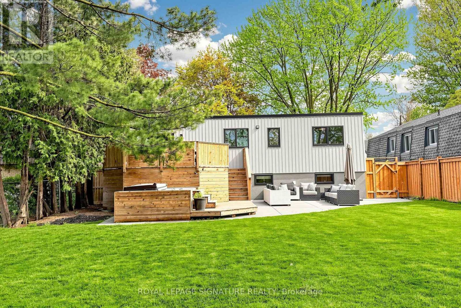 27 Fairwood Place E, Burlington, Ontario  L7T 2B7 - Photo 41 - W13143064
