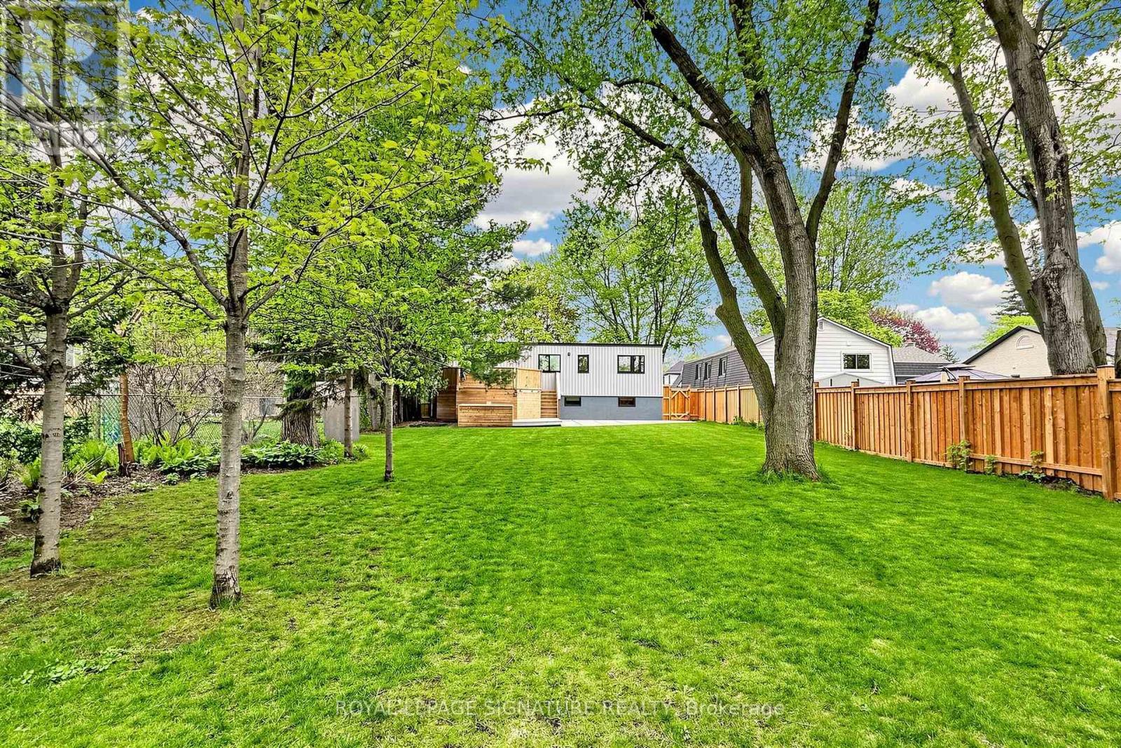 27 Fairwood Place E, Burlington, Ontario  L7T 2B7 - Photo 42 - W13143064