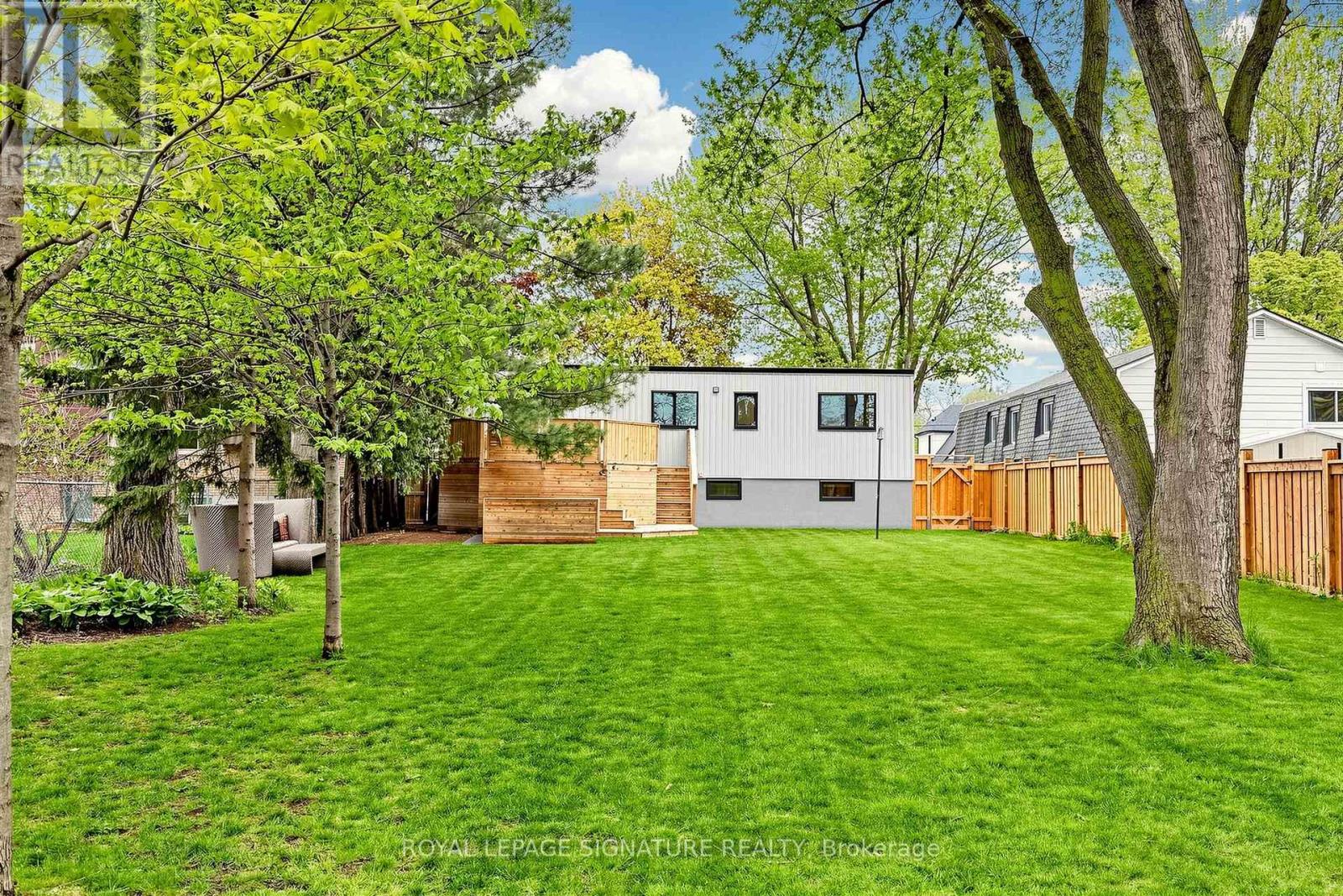 27 Fairwood Place E, Burlington, Ontario  L7T 2B7 - Photo 45 - W13143064