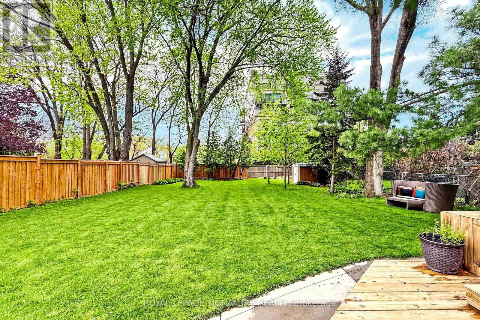 27 Fairwood Place E, Burlington, Ontario  L7T 2B7 - Photo 46 - W13143064