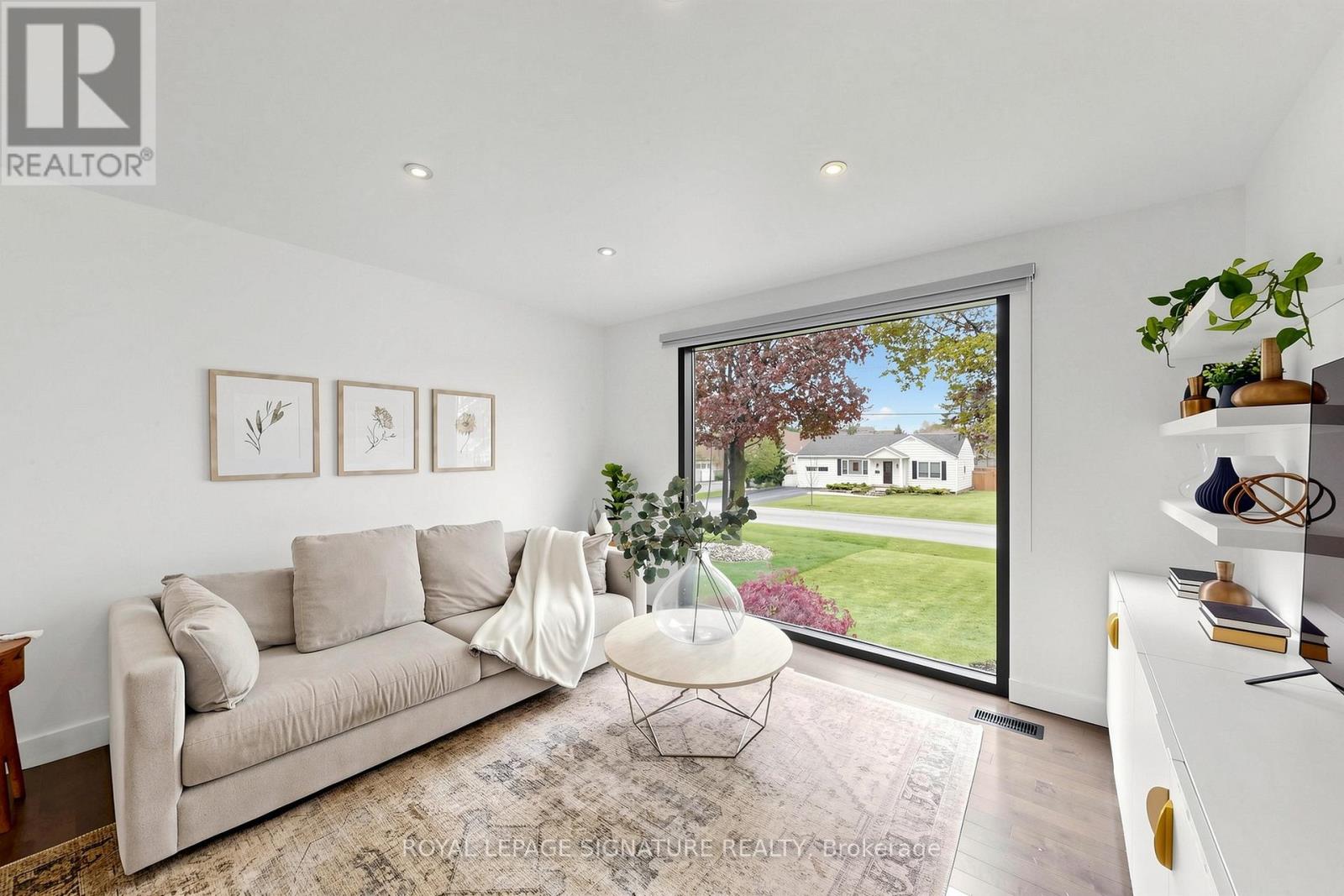 27 Fairwood Place E, Burlington, Ontario  L7T 2B7 - Photo 6 - W13143064