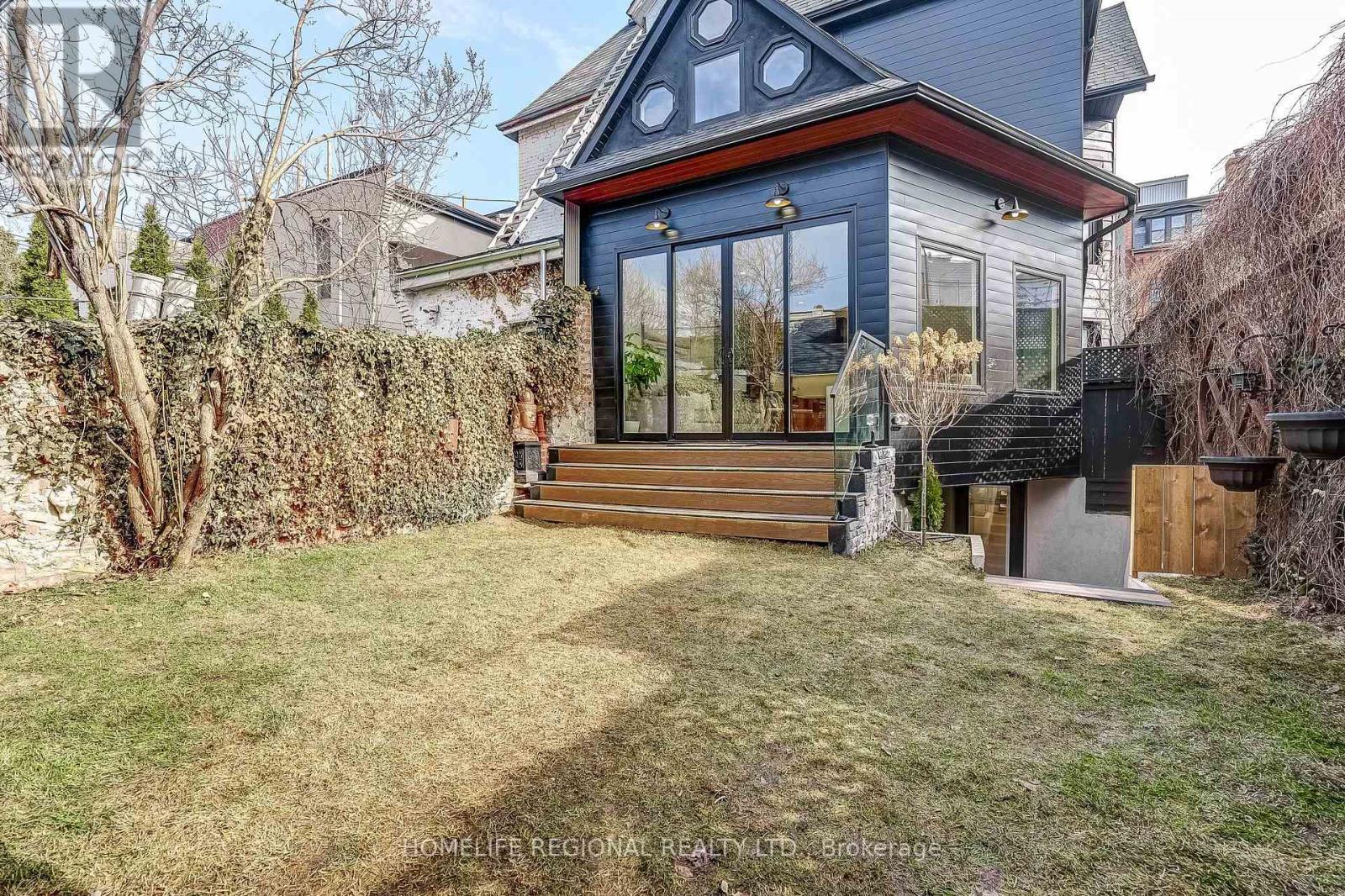 12 Macdonell Avenue, Toronto, Ontario  M6R 2A2 - Photo 42 - W13143088