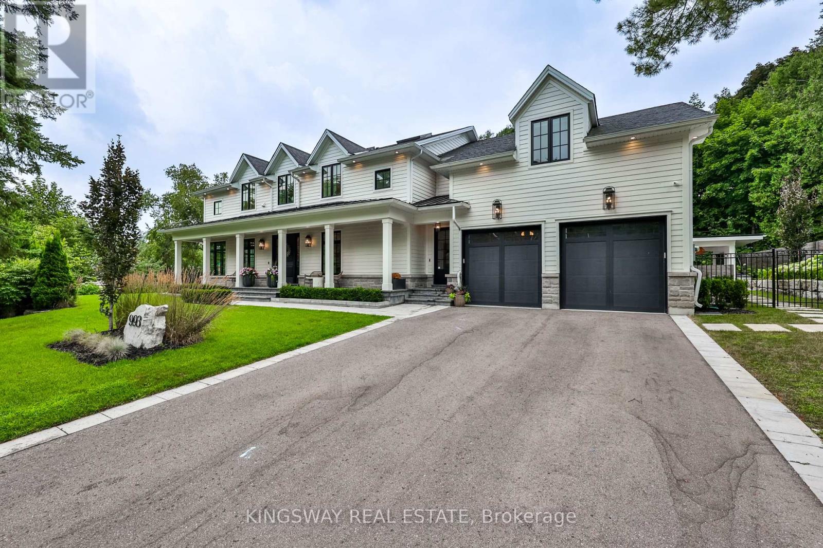 993 Albertson Crescent, Mississauga, Ontario  L5H 3C6 - Photo 2 - W13143102