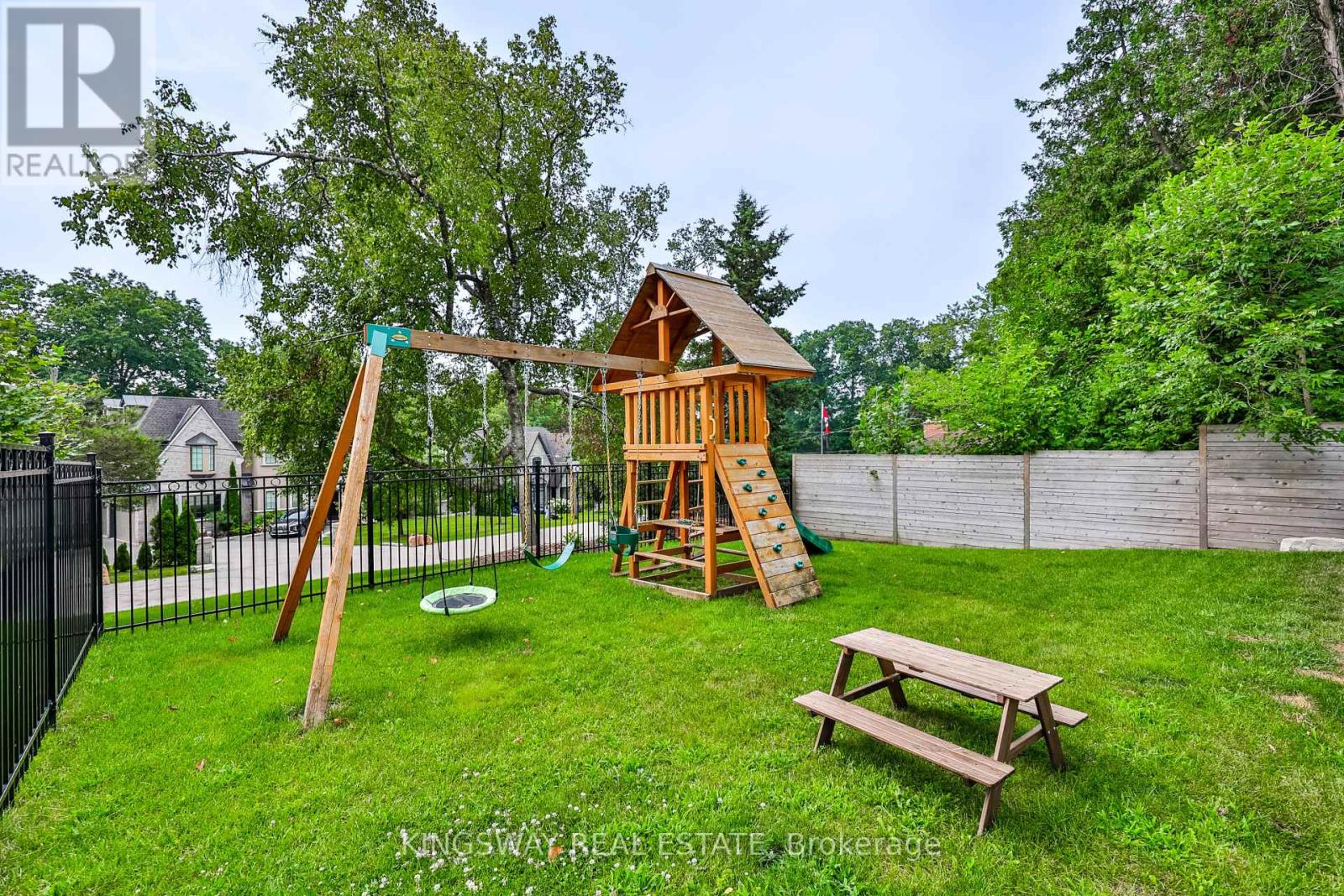 993 Albertson Crescent, Mississauga, Ontario  L5H 3C6 - Photo 47 - W13143102