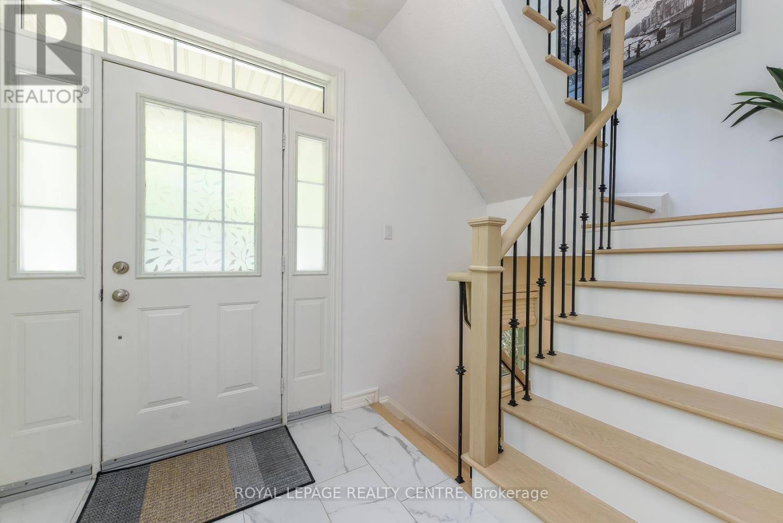 210 - 60 Rosewood Avenue, Mississauga, Ontario  L5G 4W2 - Photo 2 - W13143124