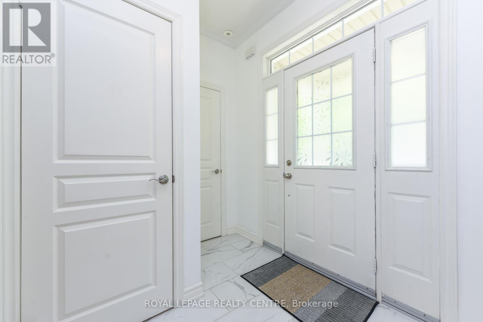 210 - 60 Rosewood Avenue, Mississauga, Ontario  L5G 4W2 - Photo 3 - W13143124