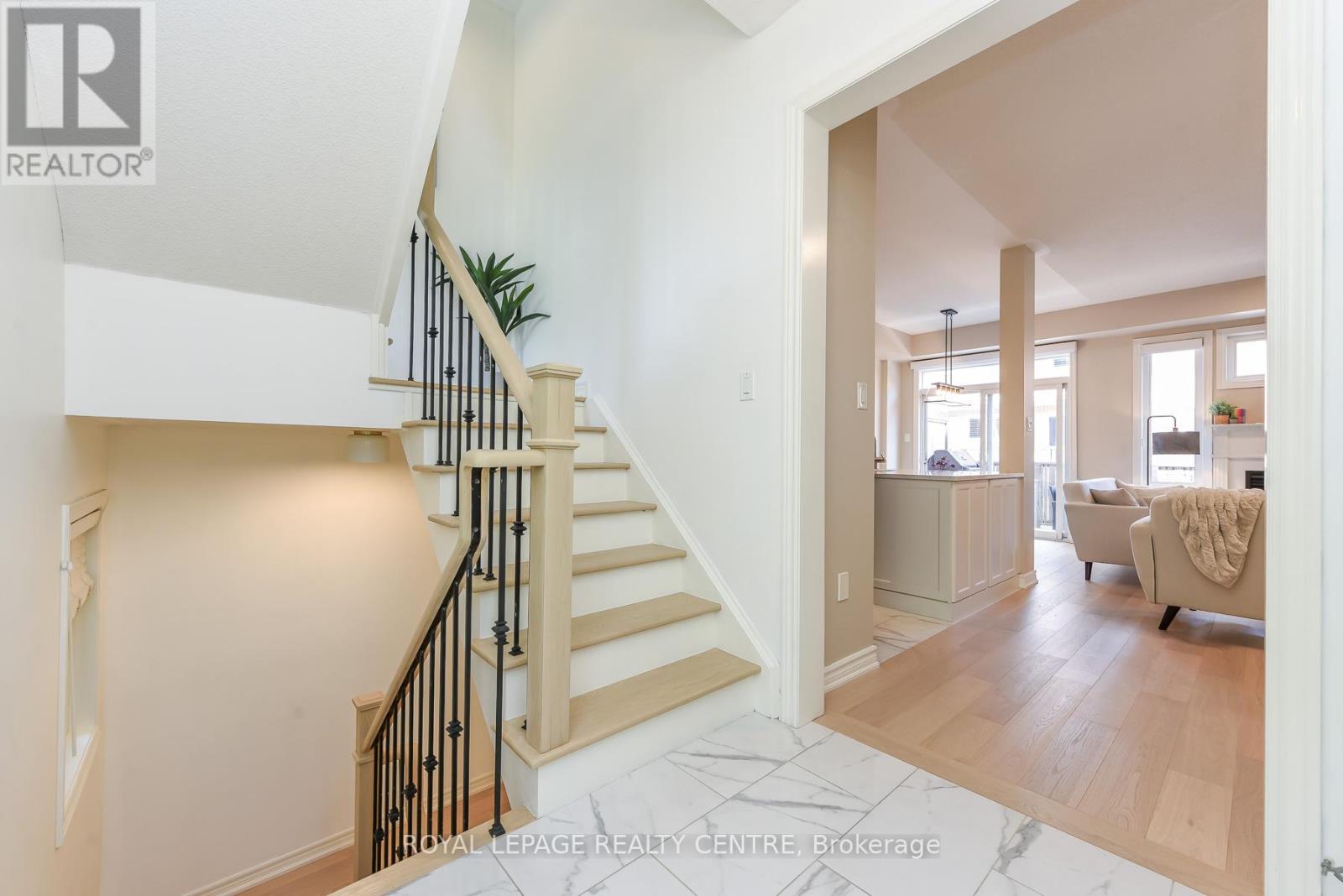 210 - 60 Rosewood Avenue, Mississauga, Ontario  L5G 4W2 - Photo 4 - W13143124
