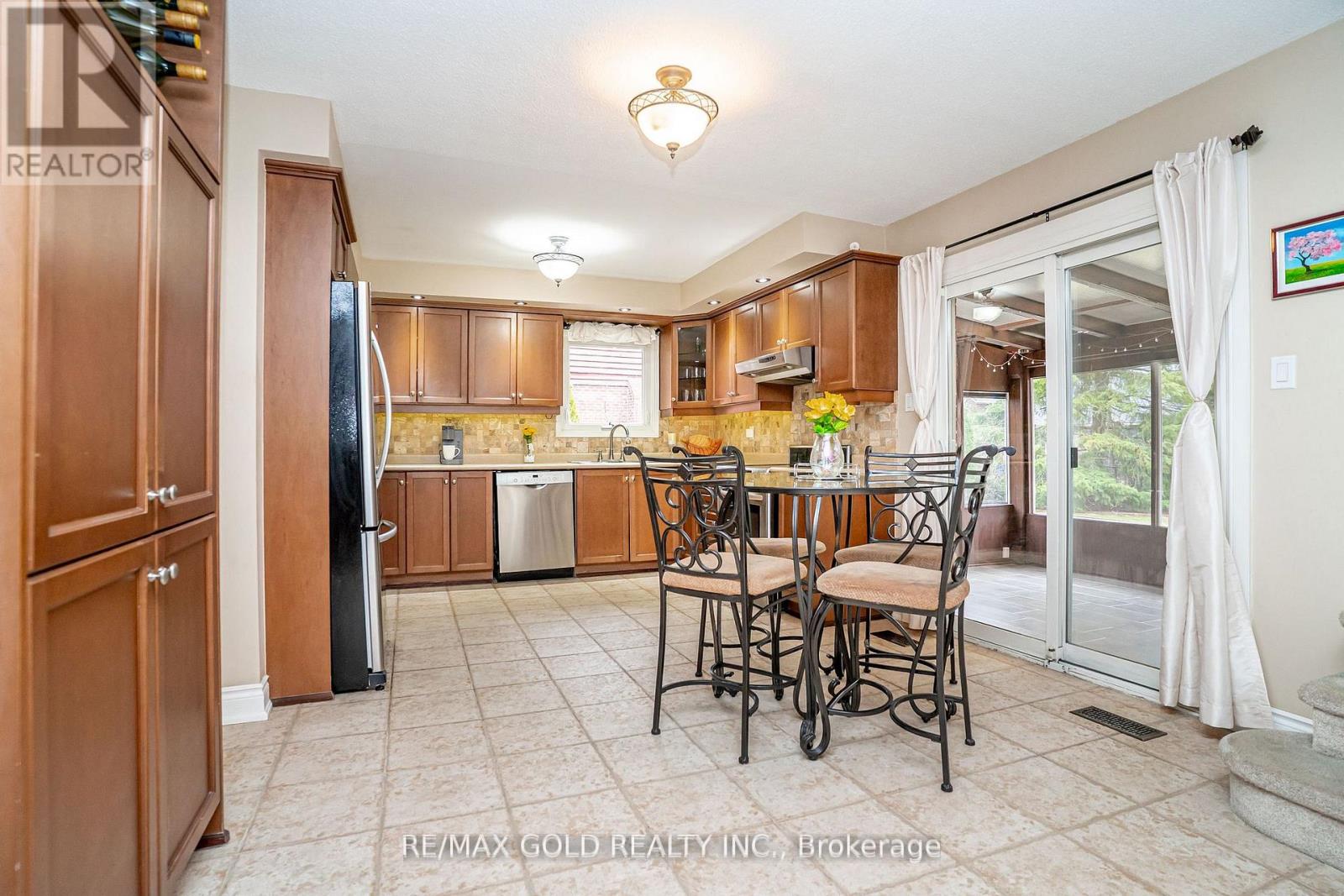 8 Oldham Crescent, Brampton, Ontario  L6Z 1W3 - Photo 12 - W13143132