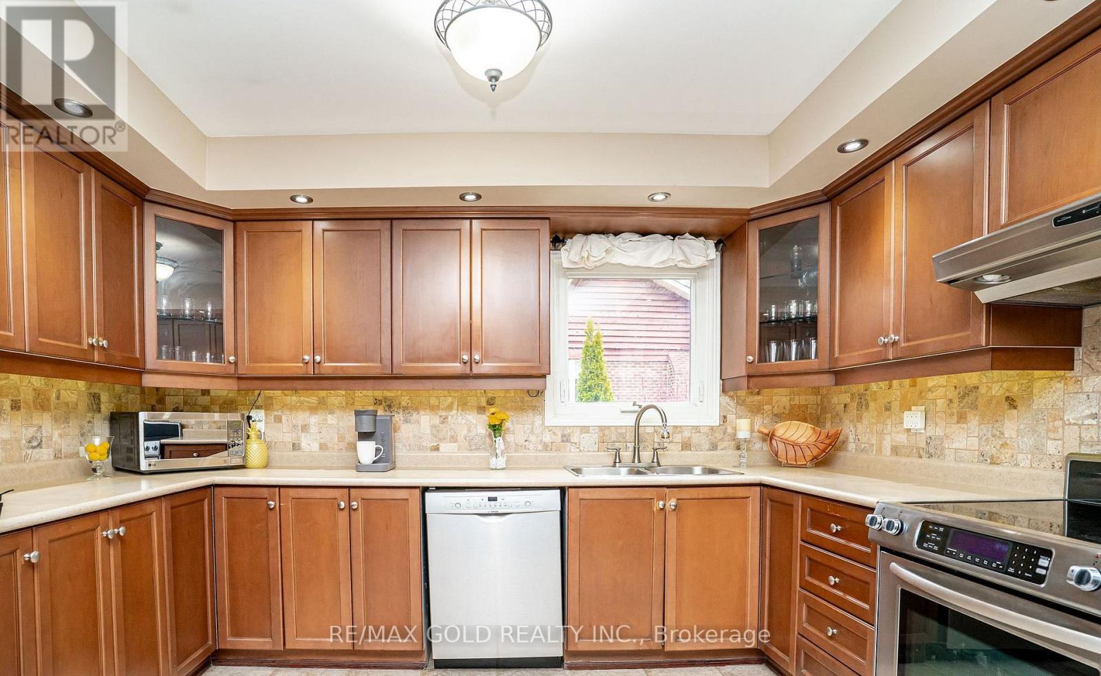 8 Oldham Crescent, Brampton, Ontario  L6Z 1W3 - Photo 13 - W13143132
