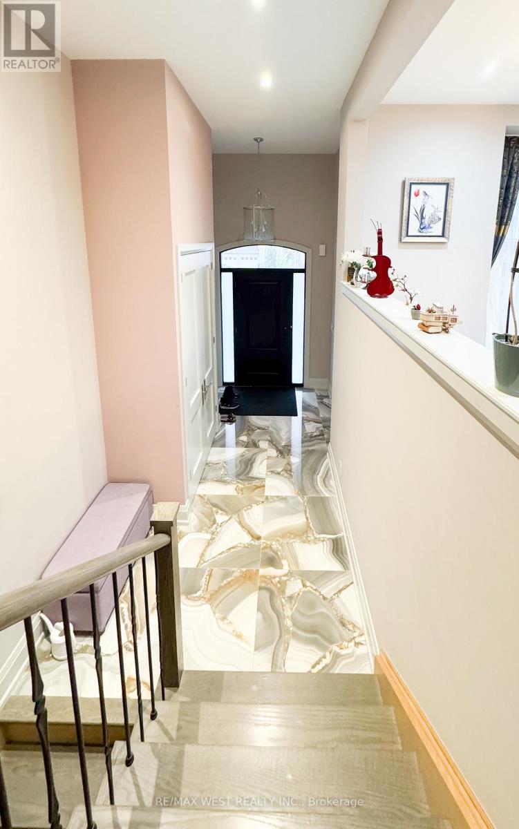 189 Townsgate Drive, Vaughan, Ontario  L4J 8J5 - Photo 4 - N13139094