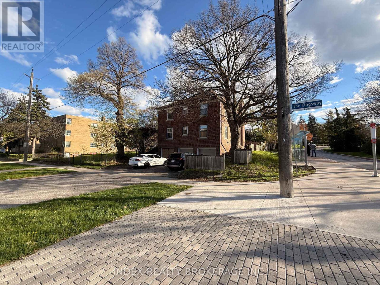 21 Anglesey Boulevard, Toronto, Ontario  M9A 3B4 - Photo 3 - W13130966