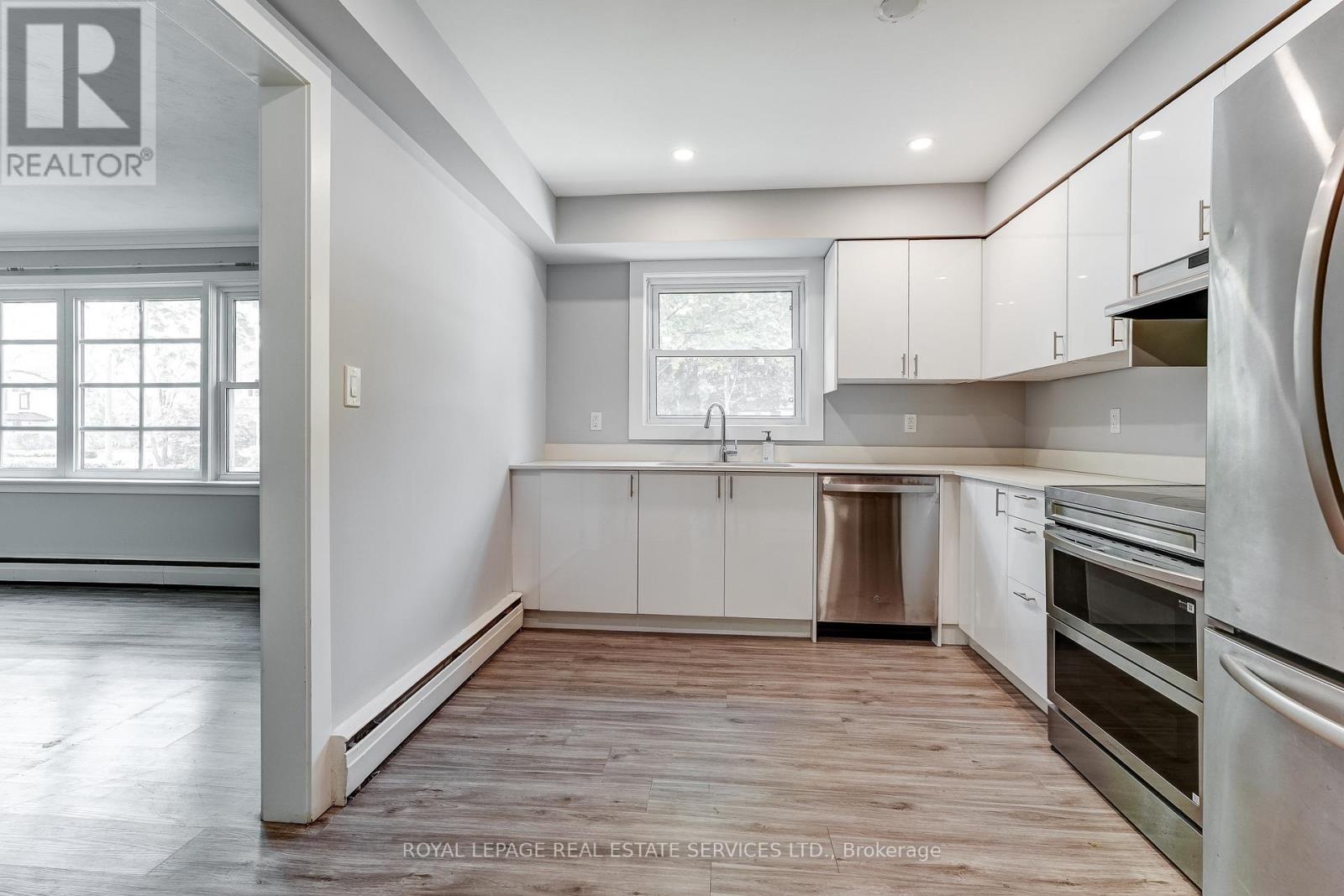 Main Floor - 302 Maple Avenue, Oakville, Ontario  L6J 2H7 - Photo 13 - W13136912