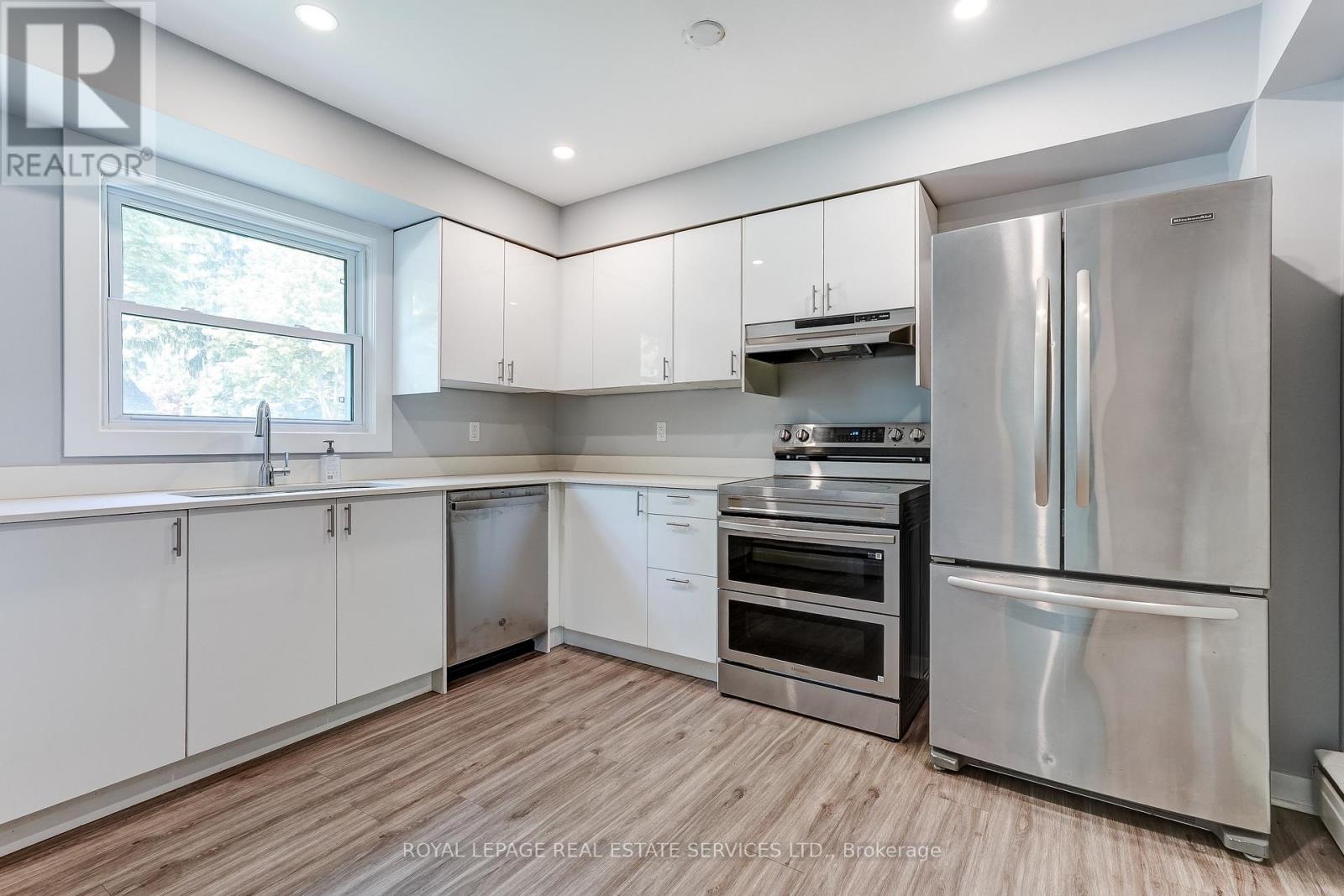 Main Floor - 302 Maple Avenue, Oakville, Ontario  L6J 2H7 - Photo 12 - W13136912