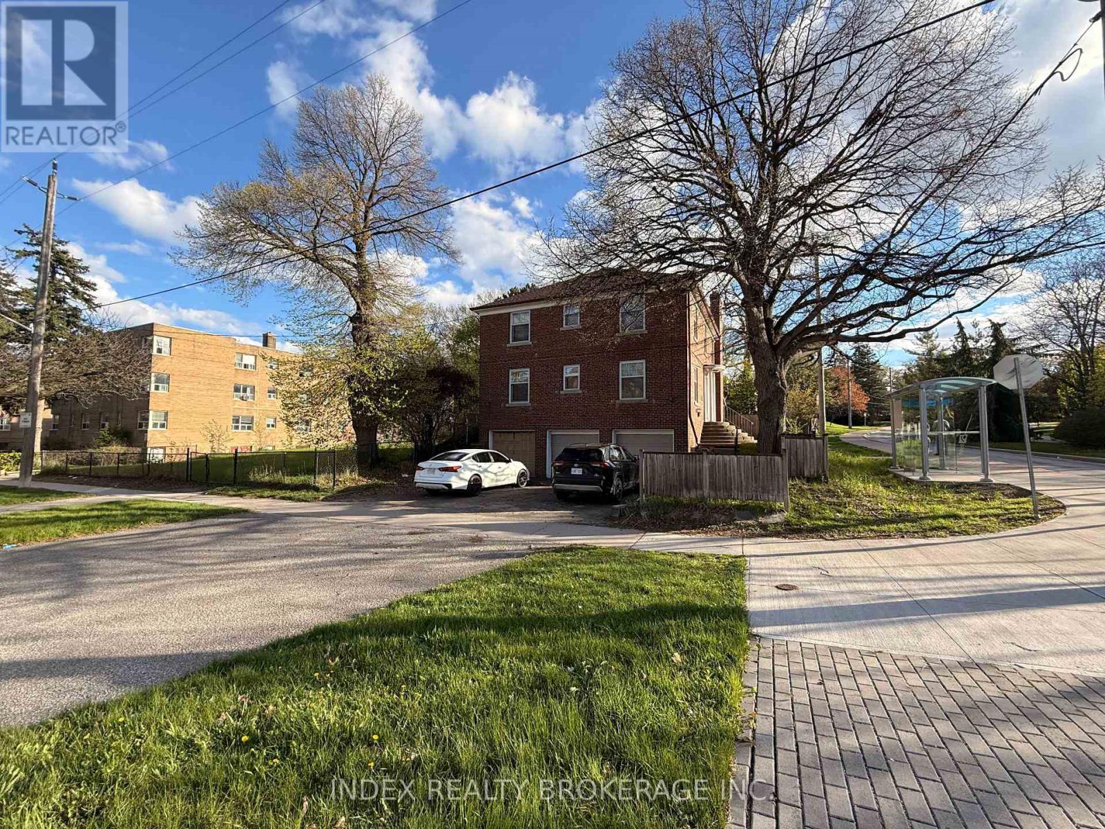 21 Anglesey Boulevard, Toronto, Ontario  M9A 3B4 - Photo 2 - W13130966