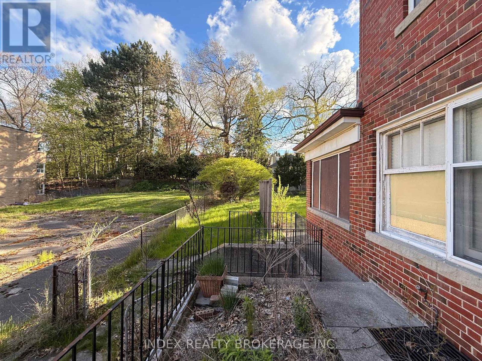 21 Anglesey Boulevard, Toronto, Ontario  M9A 3B4 - Photo 6 - W13130966