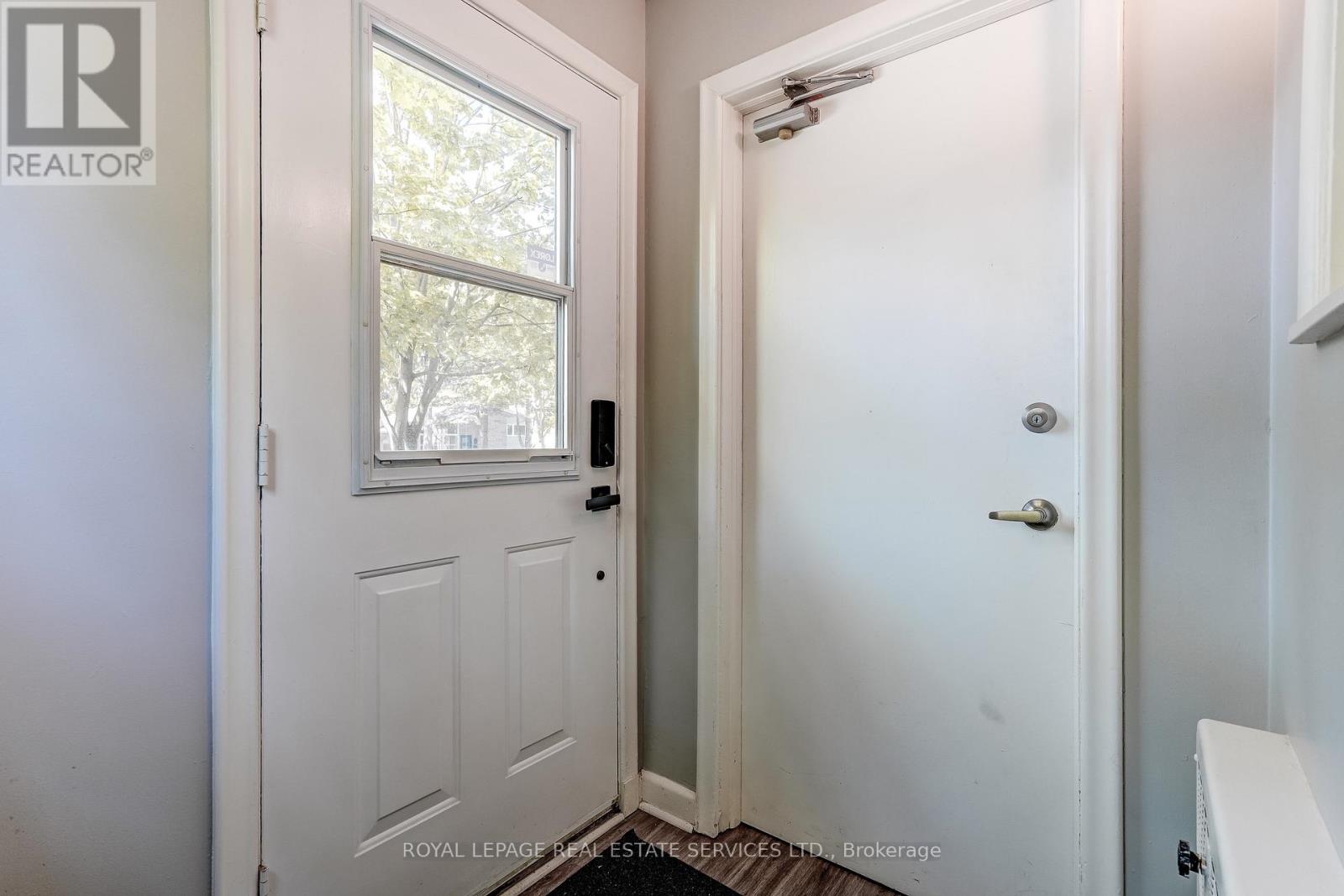 Main Floor - 302 Maple Avenue, Oakville, Ontario  L6J 2H7 - Photo 6 - W13136912