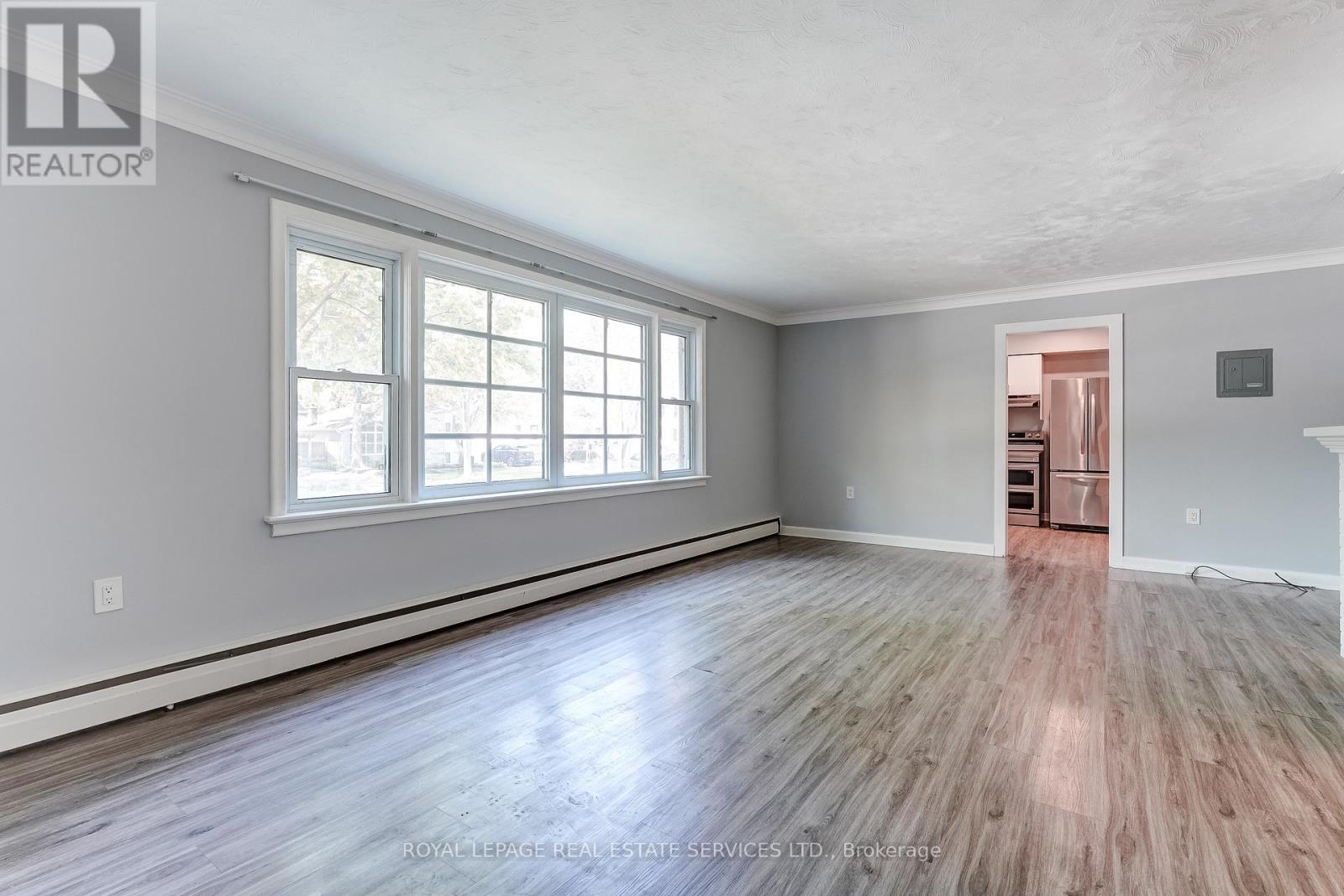 Main Floor - 302 Maple Avenue, Oakville, Ontario  L6J 2H7 - Photo 8 - W13136912