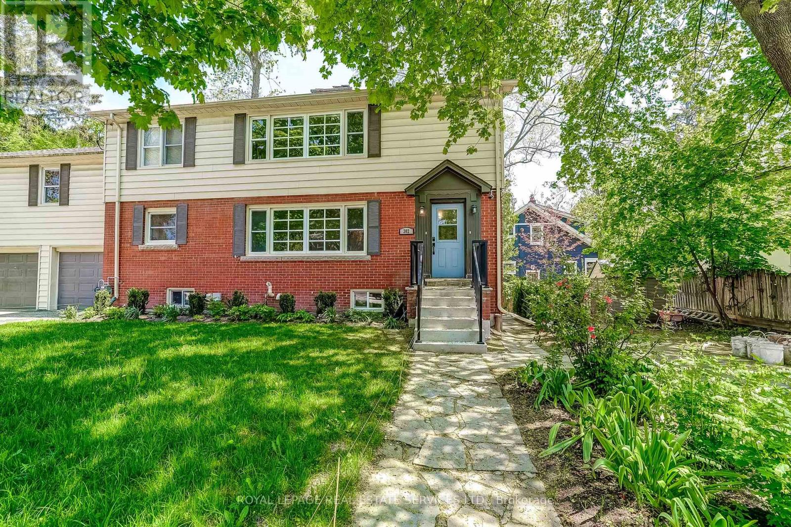 Main Floor - 302 Maple Avenue, Oakville, Ontario  L6J 2H7 - Photo 3 - W13136912