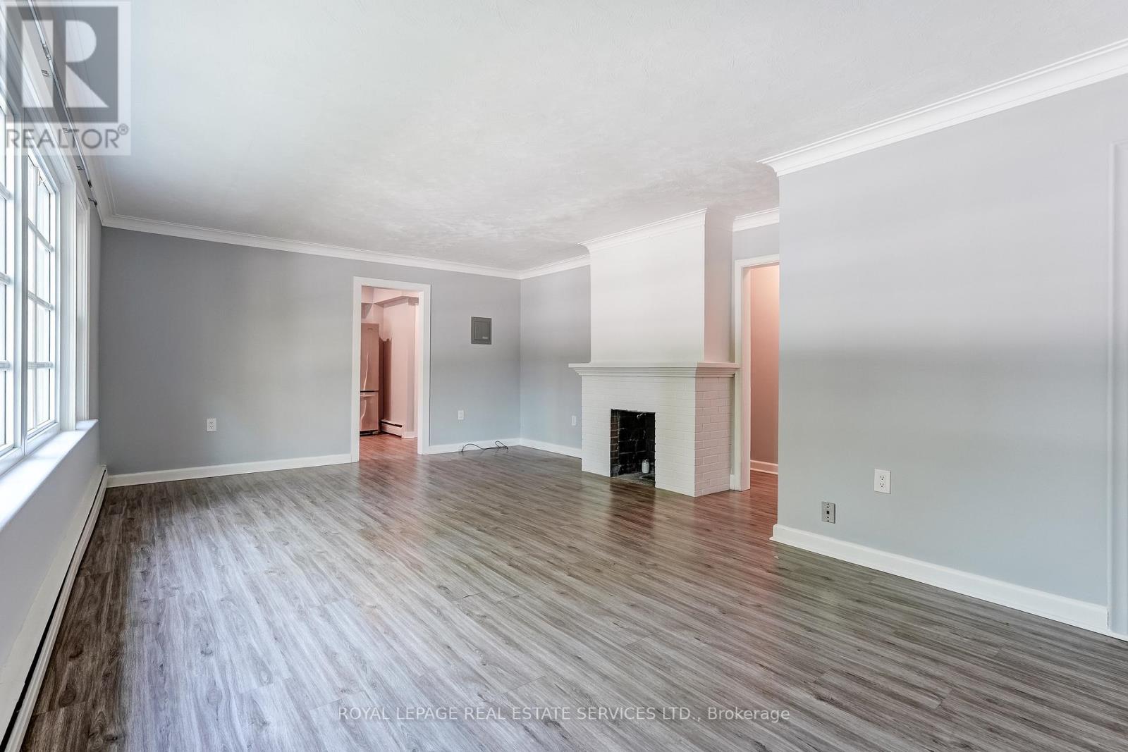 Main Floor - 302 Maple Avenue, Oakville, Ontario  L6J 2H7 - Photo 7 - W13136912