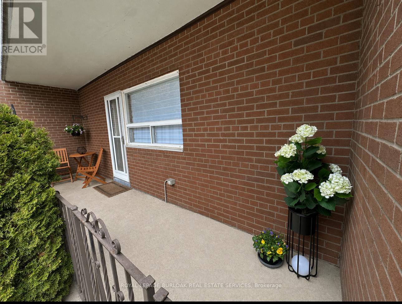 101 - 15 Elizabeth Street N, Mississauga, Ontario  L5G 2Z3 - Photo 2 - W13138942