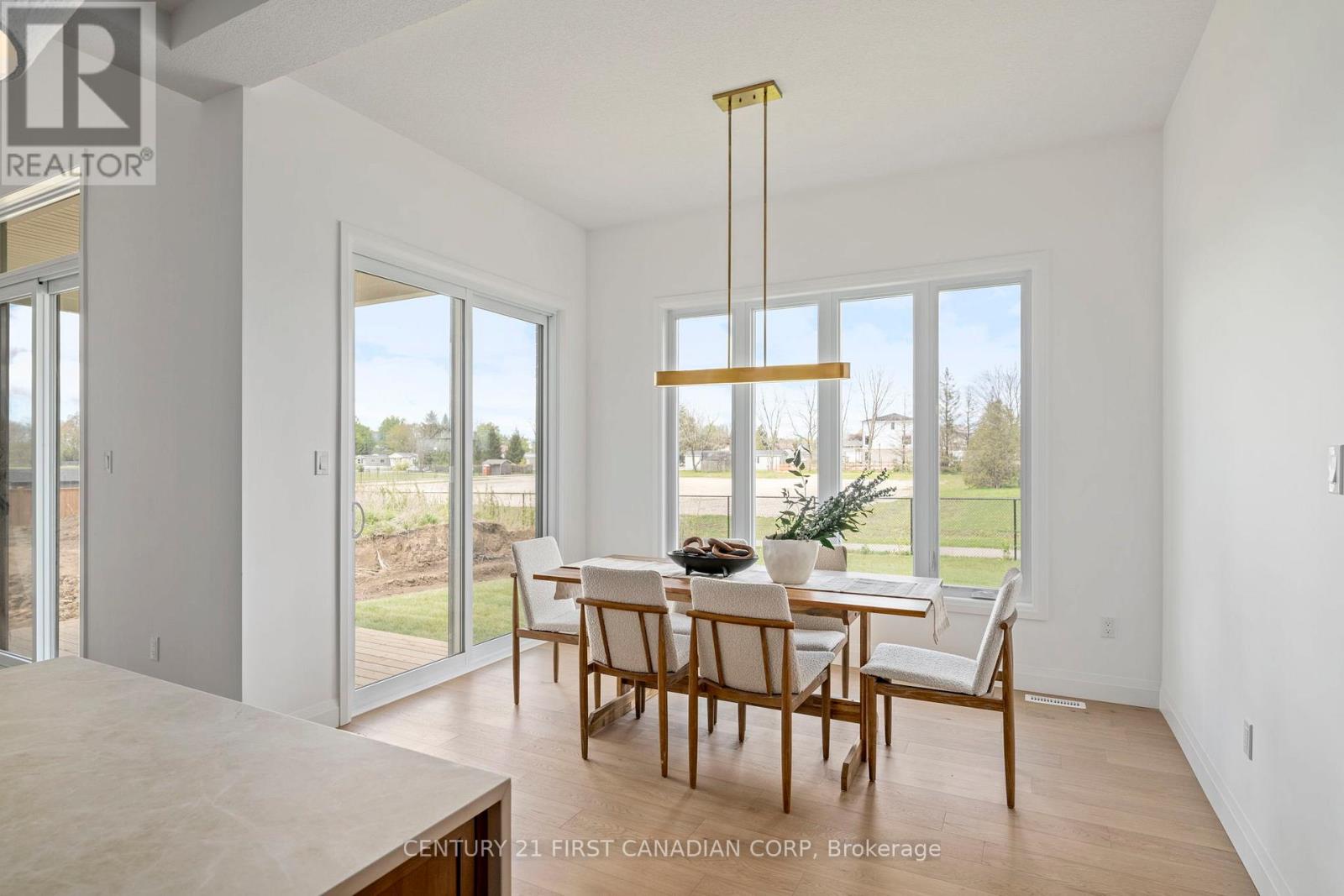 207 Foxborough Place, Thames Centre, Ontario  N0M 2P0 - Photo 10 - X12946072