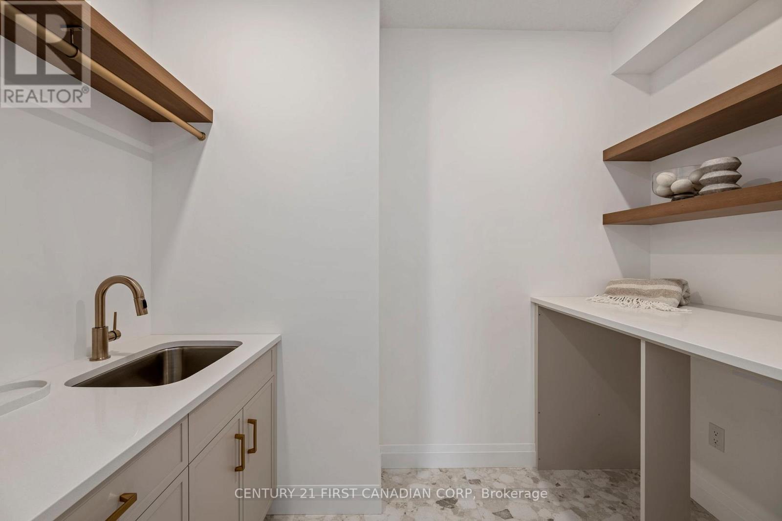 207 Foxborough Place, Thames Centre, Ontario  N0M 2P0 - Photo 19 - X12946072