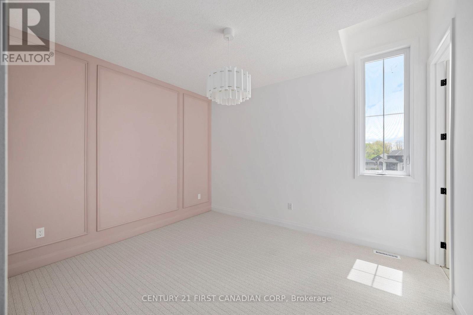 207 Foxborough Place, Thames Centre, Ontario  N0M 2P0 - Photo 14 - X12946072