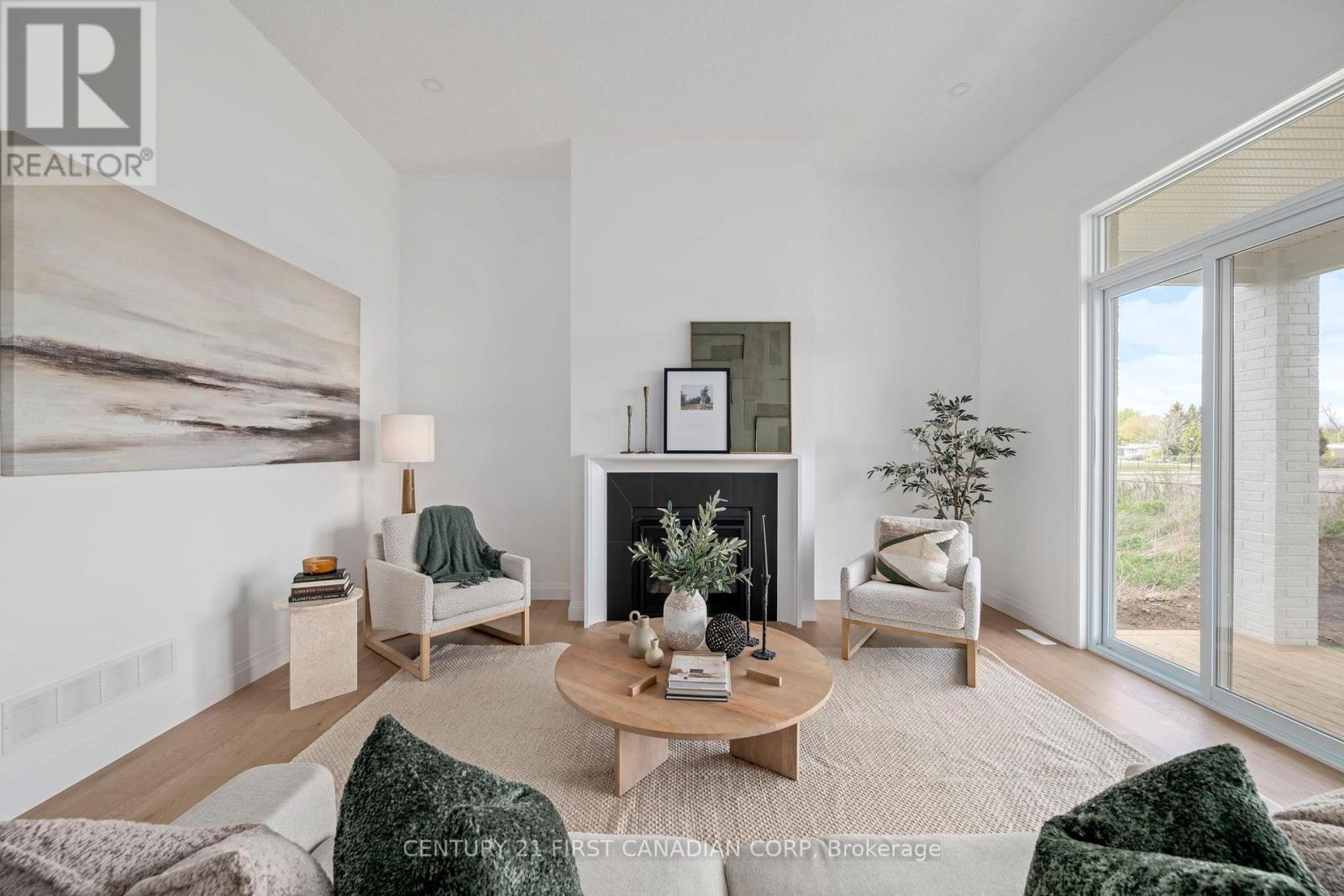207 Foxborough Place, Thames Centre, Ontario  N0M 2P0 - Photo 8 - X12946072