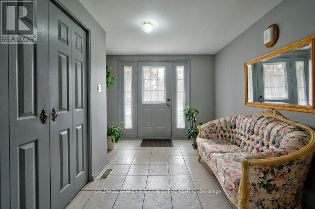 34 Westwood Crescent, Kitchener, Ontario  N2M 2L8 - Photo 4 - X13142816