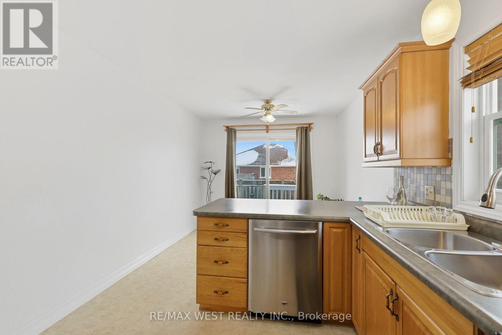 20 Eakins Crescent, Kawartha Lakes, Ontario  K9V 6J9 - Photo 17 - X13142904
