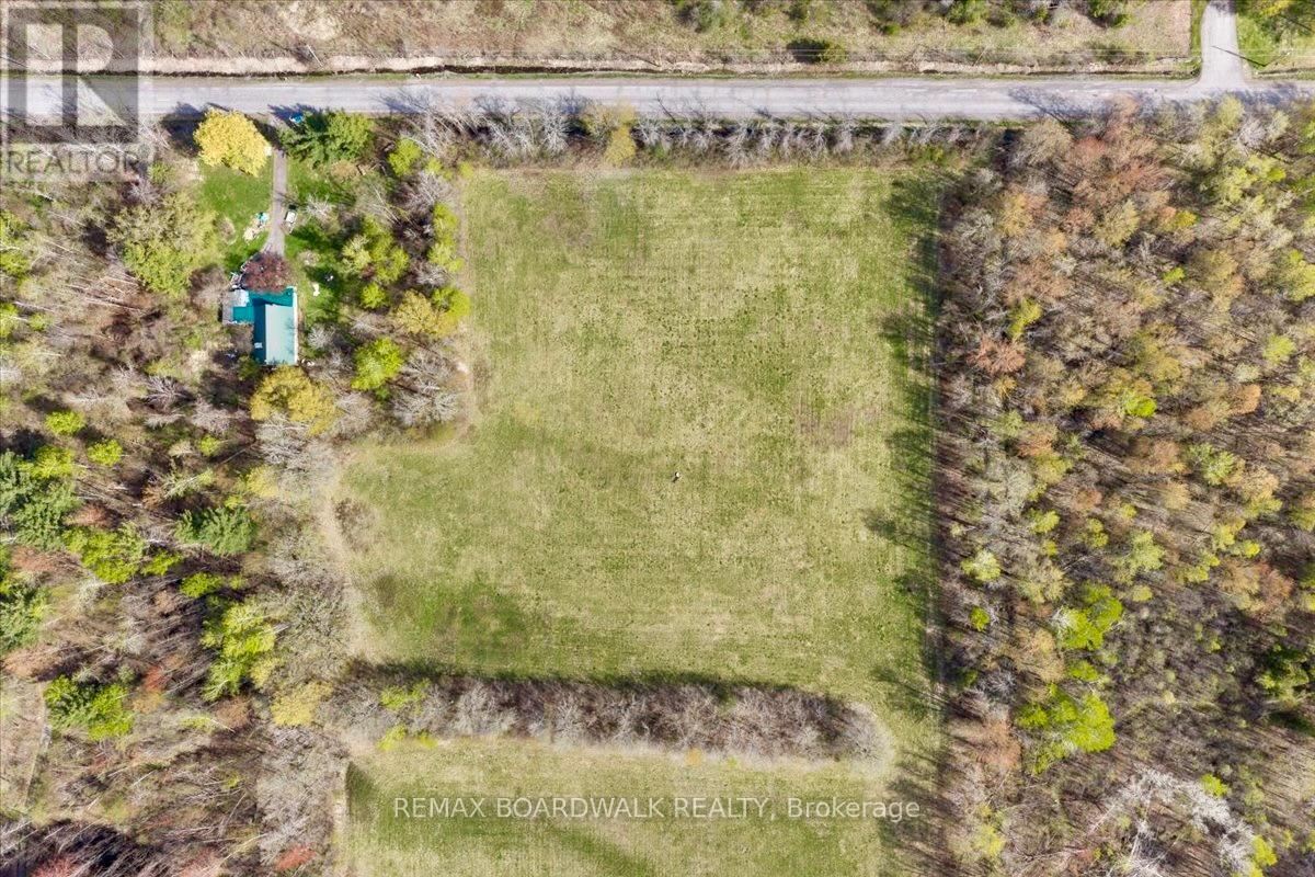 7521 Jock Trail, Ottawa, Ontario  K0A 2Z0 - Photo 3 - X13136360