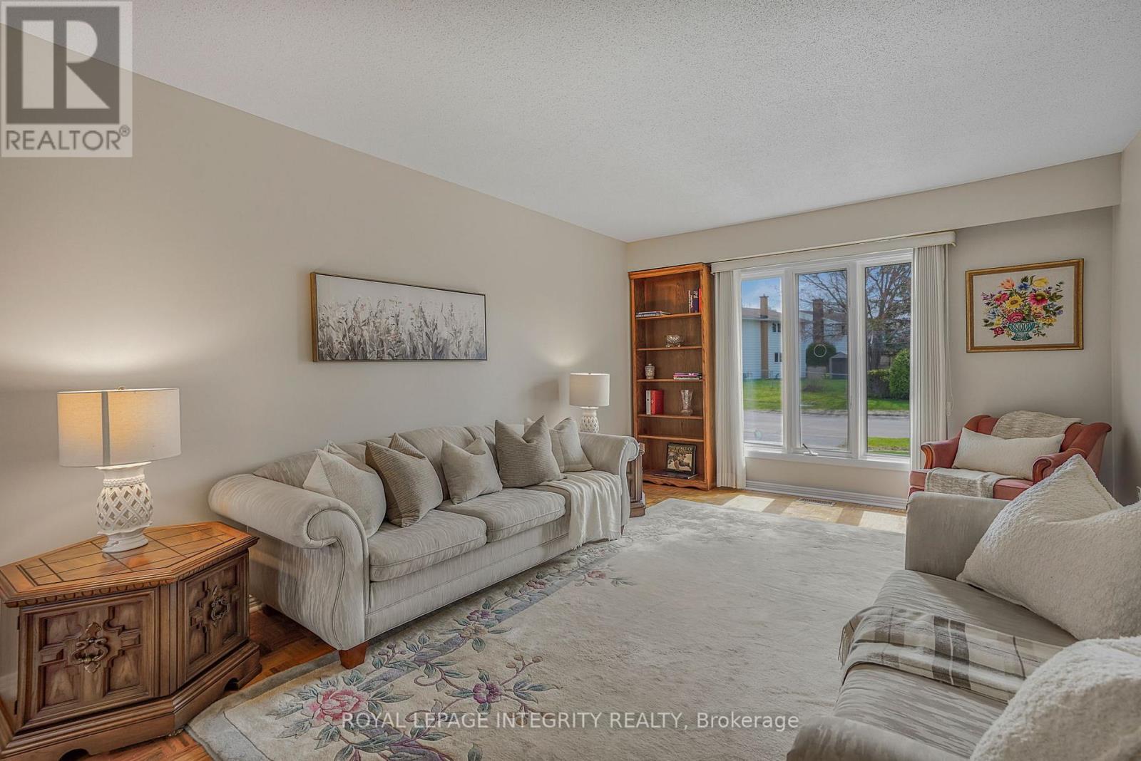 74 Valewood Crescent, Ottawa, Ontario  K1B 4E8 - Photo 3 - X13094686