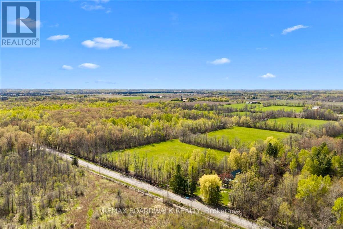 7521 Jock Trail, Ottawa, Ontario  K0A 2Z0 - Photo 4 - X13136360
