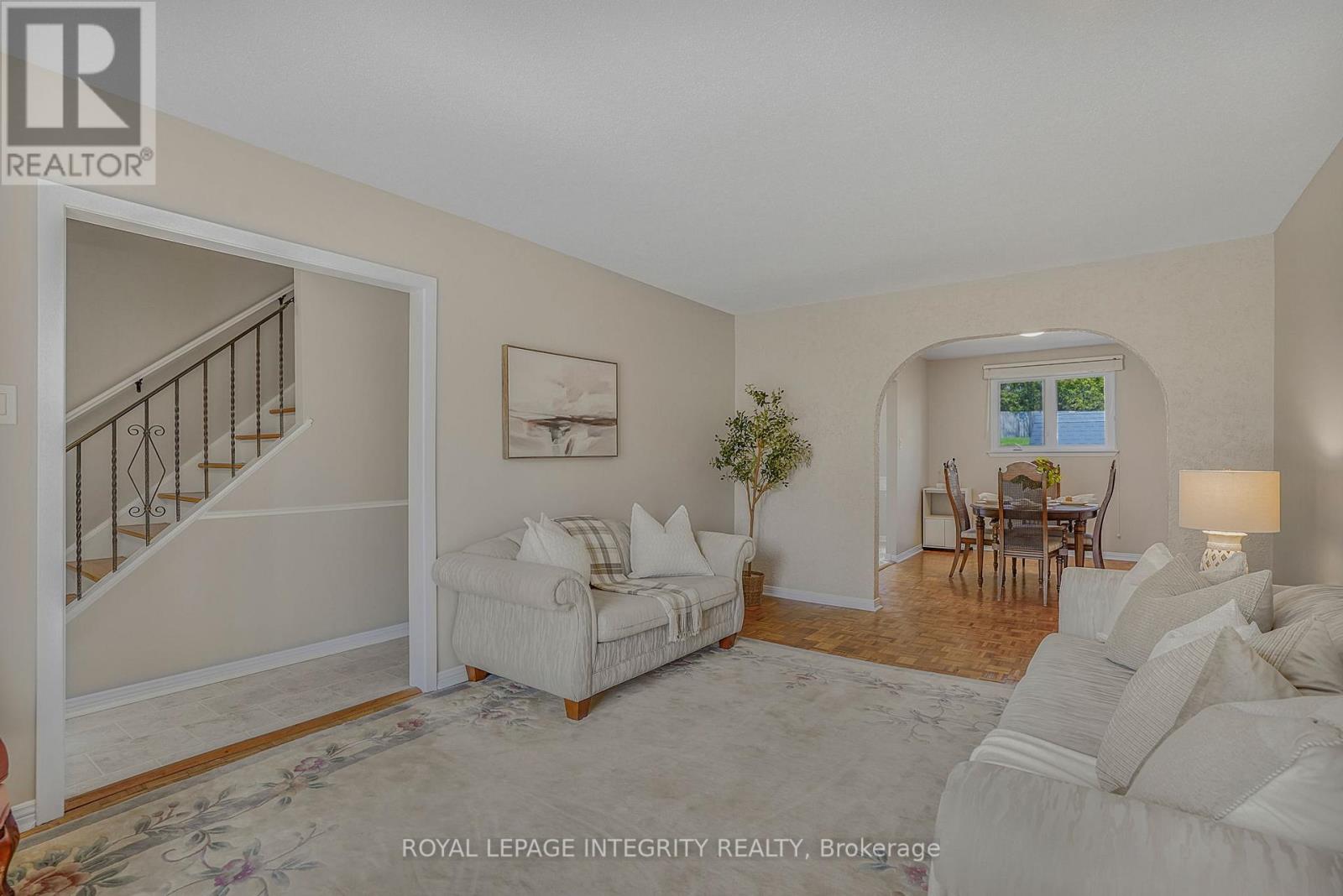 74 Valewood Crescent, Ottawa, Ontario  K1B 4E8 - Photo 4 - X13094686