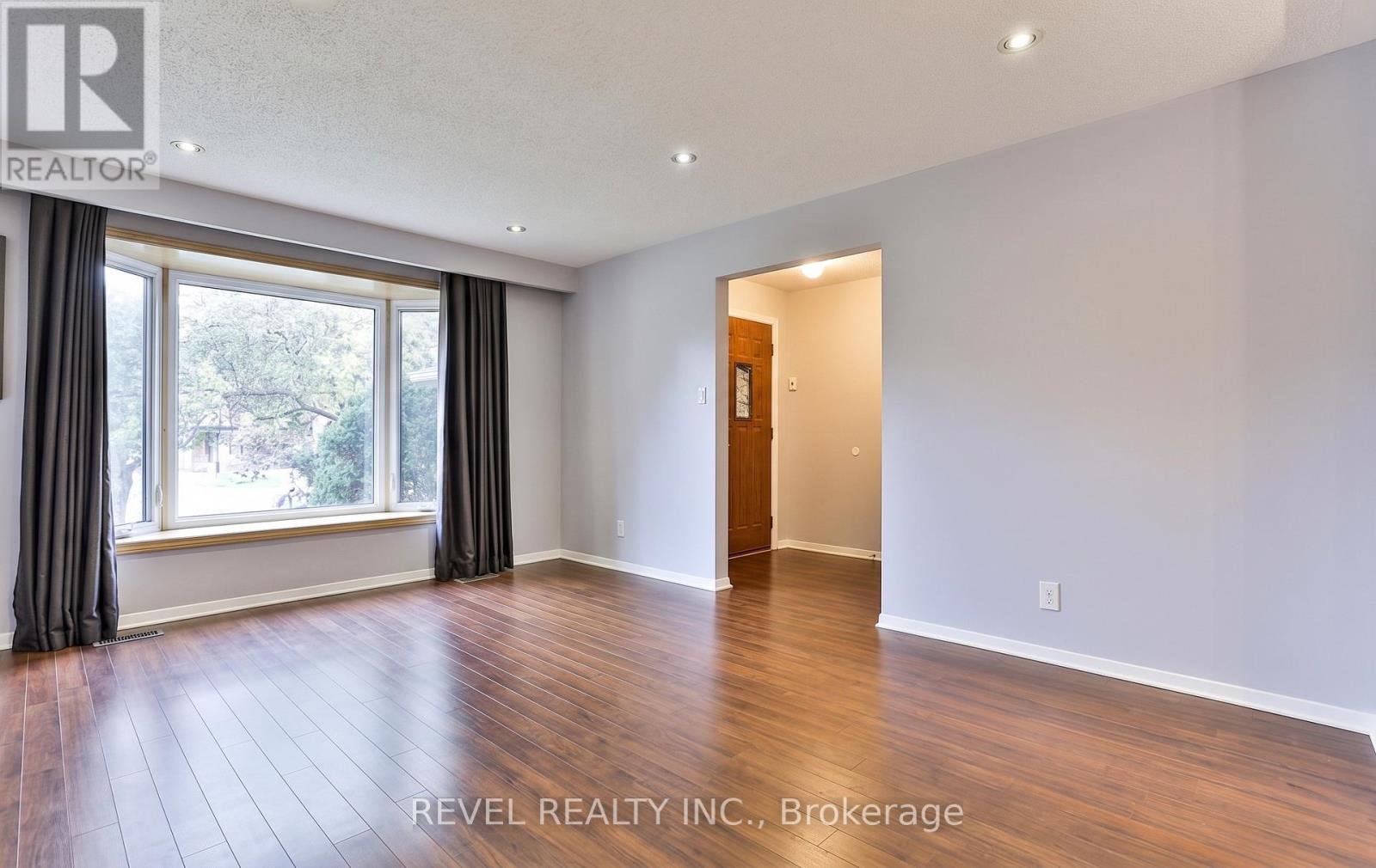 16 Ravenview Drive, Toronto, Ontario  M1E 3M1 - Photo 4 - E13143378