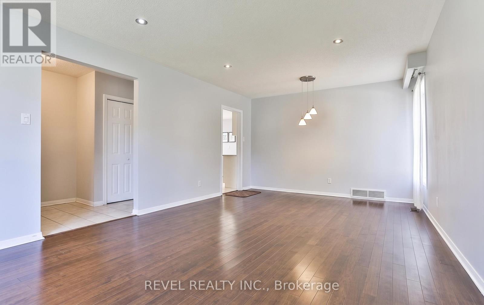 16 Ravenview Drive, Toronto, Ontario  M1E 3M1 - Photo 5 - E13143378