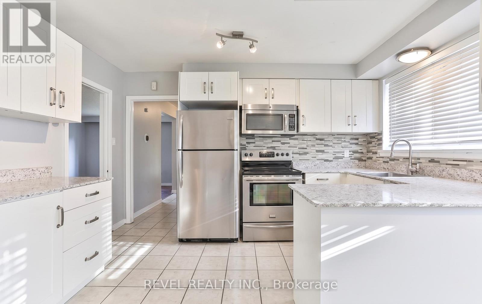16 Ravenview Drive, Toronto, Ontario  M1E 3M1 - Photo 7 - E13143378