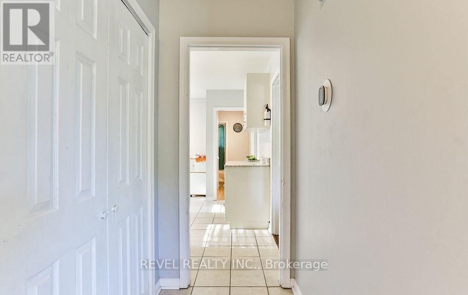 16 Ravenview Drive, Toronto, Ontario  M1E 3M1 - Photo 8 - E13143378