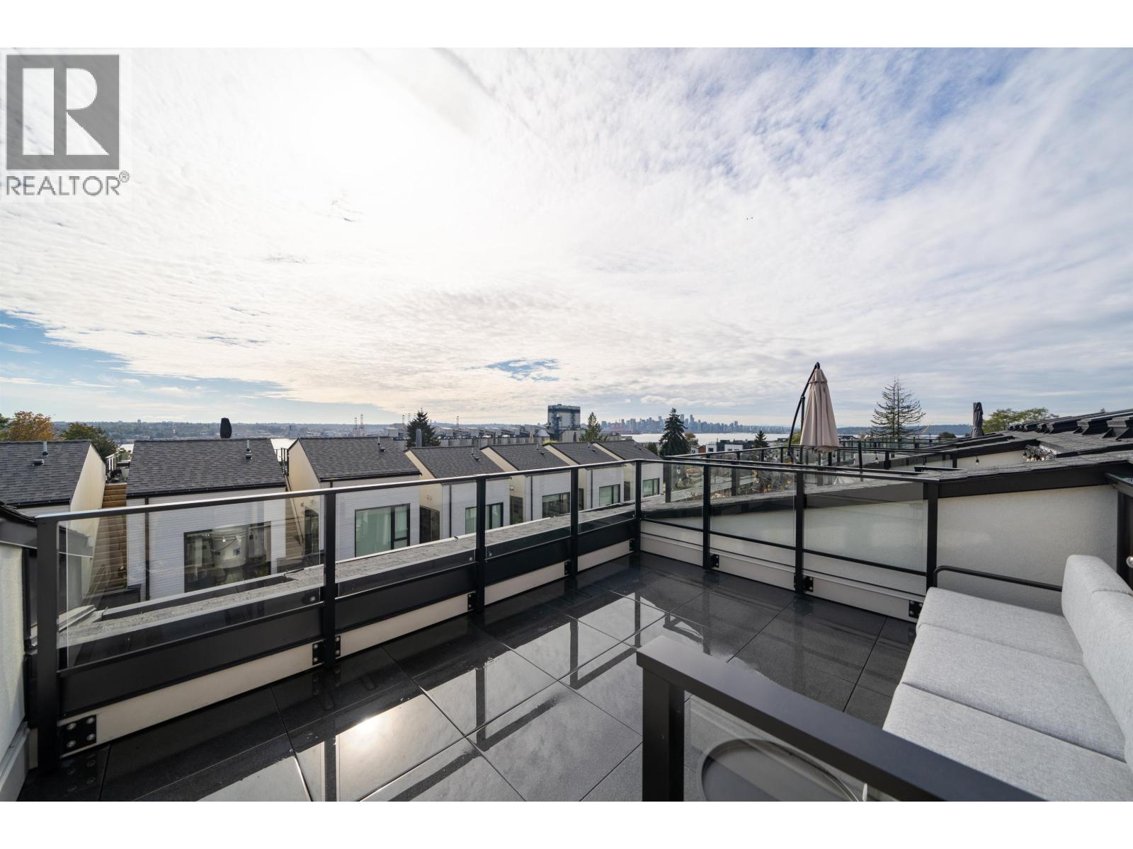 228 650 E 2nd Street, North Vancouver, British Columbia  V7L 1E3 - Photo 1 - R3124717