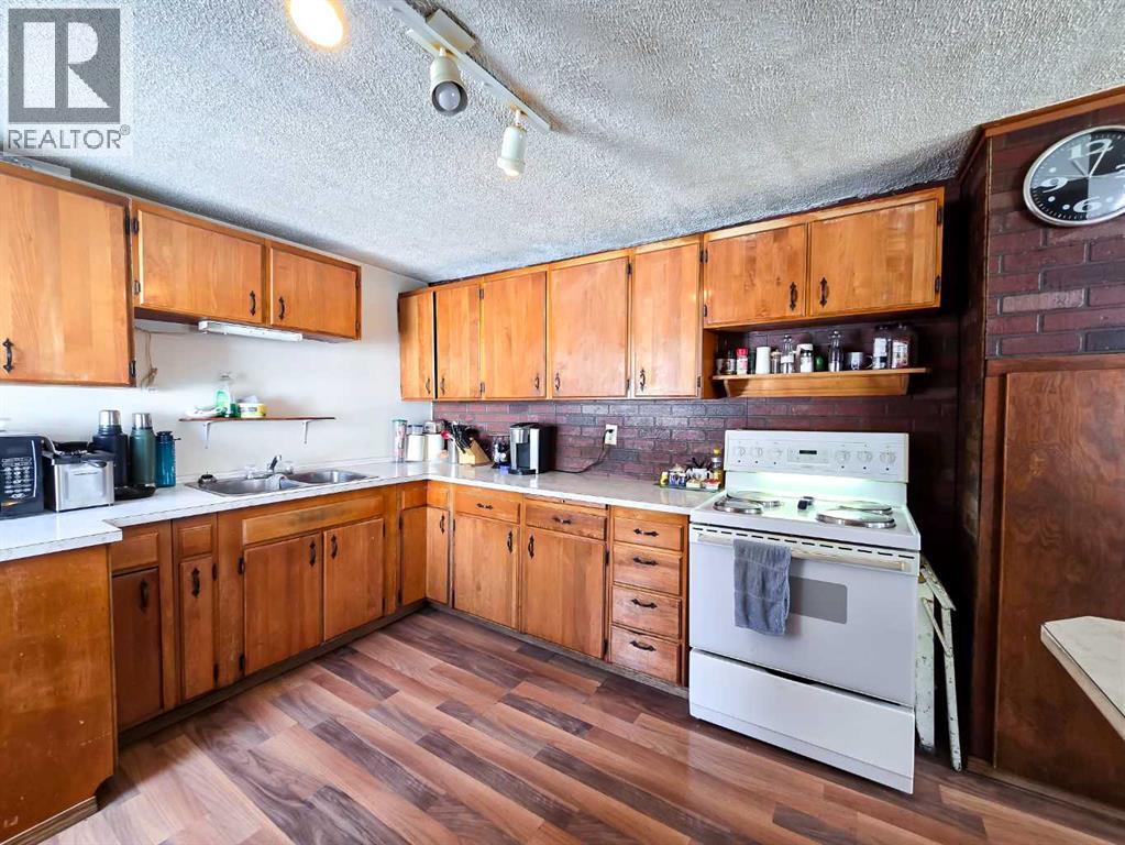 1201 83 Street, Coleman, Alberta  T0K 0M0 - Photo 5 - A2305224