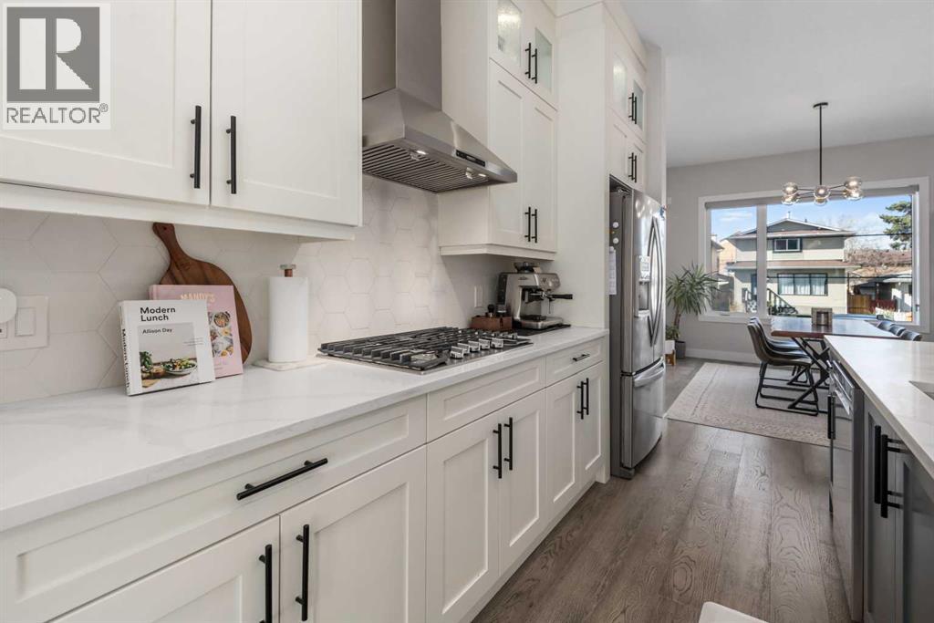 4348 72 Street NW, Calgary, Alberta  T3B 2L2 - Photo 9 - A2310359