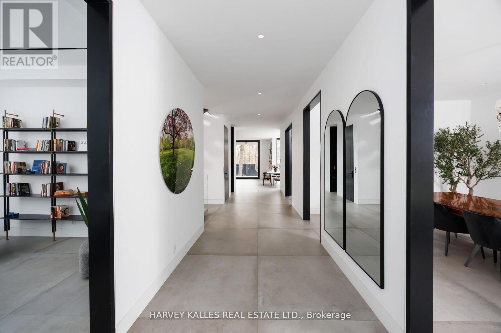 5 Dewbourne Avenue, Toronto, Ontario  M5P 1Z1 - Photo 3 - C13142424