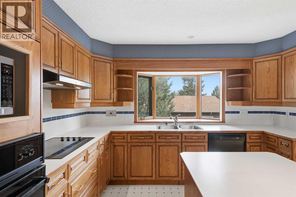 404 Canterbury Drive Sw, Calgary, Alberta  T2W 1J2 - Photo 13 - A2312162