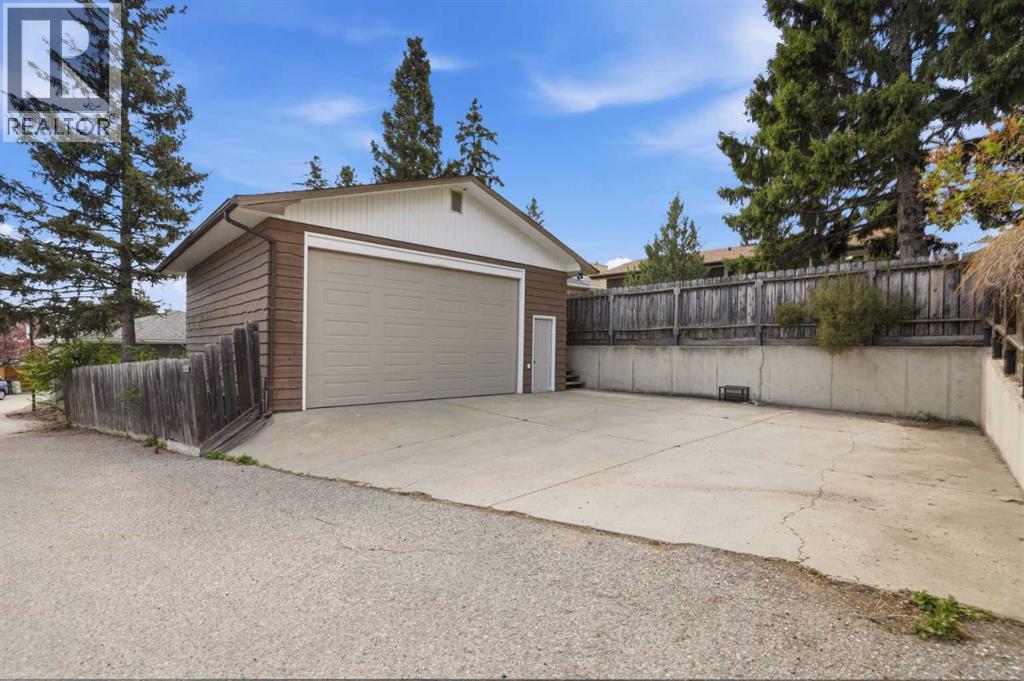 404 Canterbury Drive Sw, Calgary, Alberta  T2W 1J2 - Photo 36 - A2312162