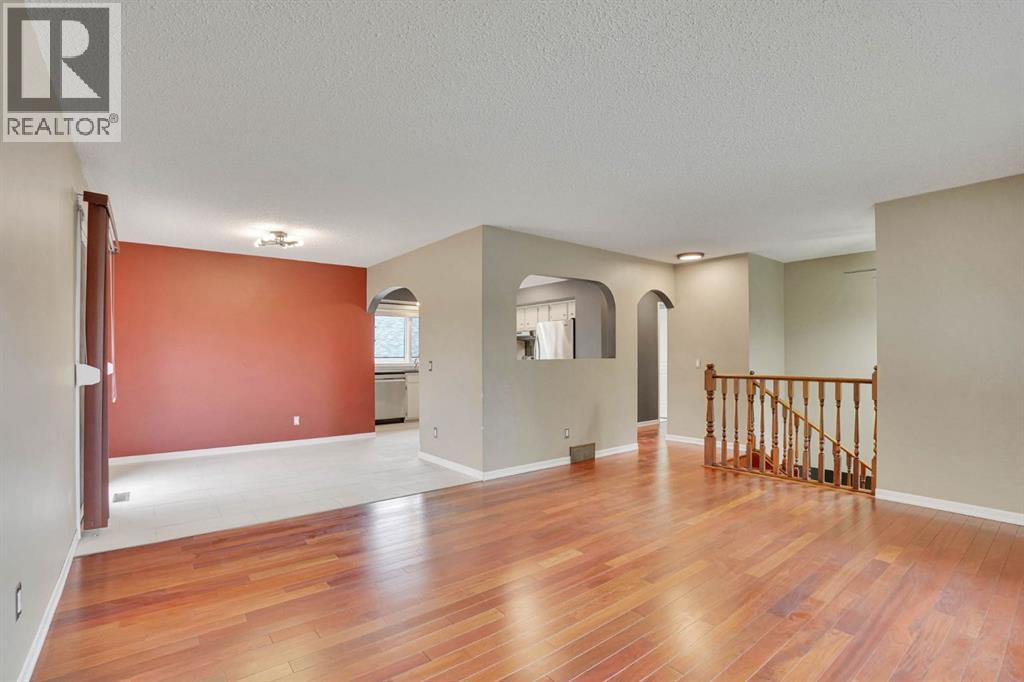 436 Huntley Way NE, Calgary, Alberta  T2K 4Z8 - Photo 5 - A2305488