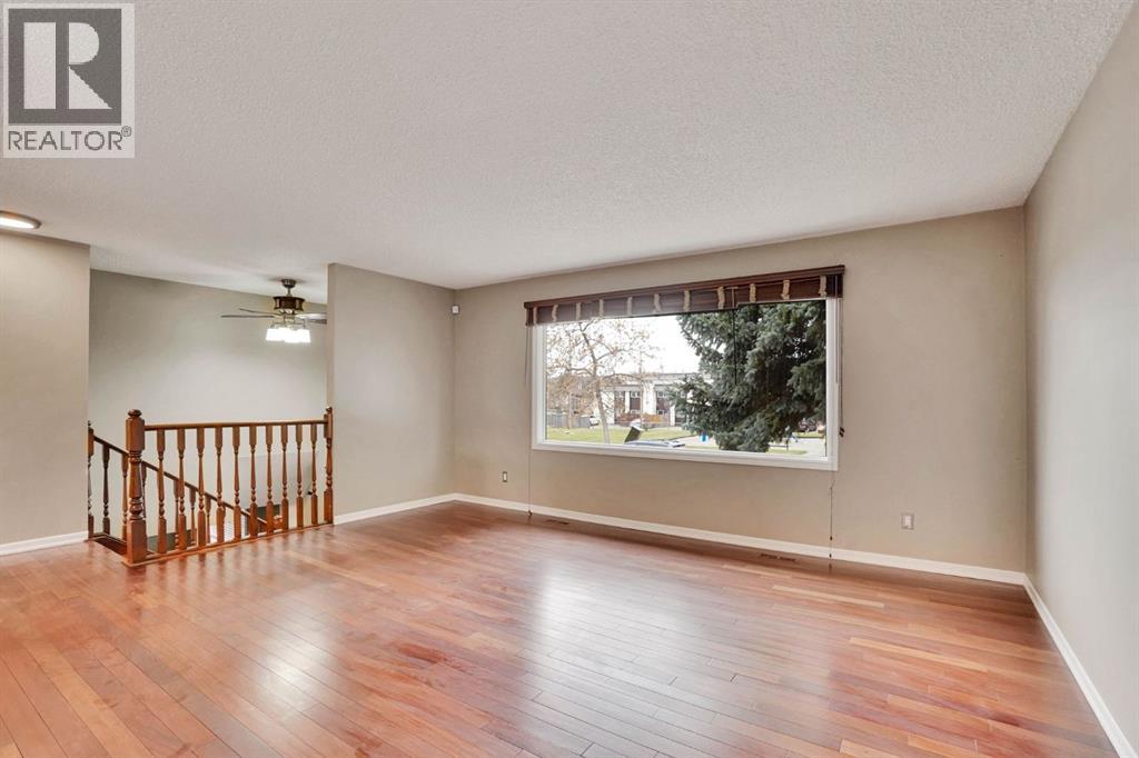 436 Huntley Way NE, Calgary, Alberta  T2K 4Z8 - Photo 4 - A2305488