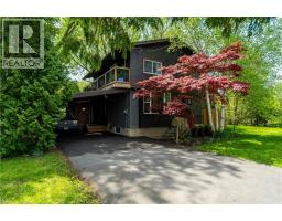 215 IONA Avenue, Hamilton, Ontario